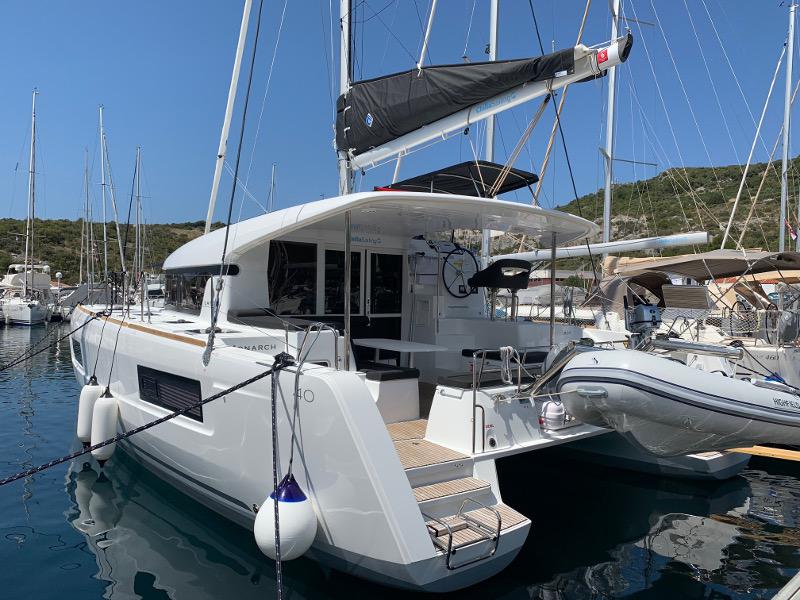 Book yachts online - catamaran - Lagoon 40 - MONARCH new 2020+AC+G - rent