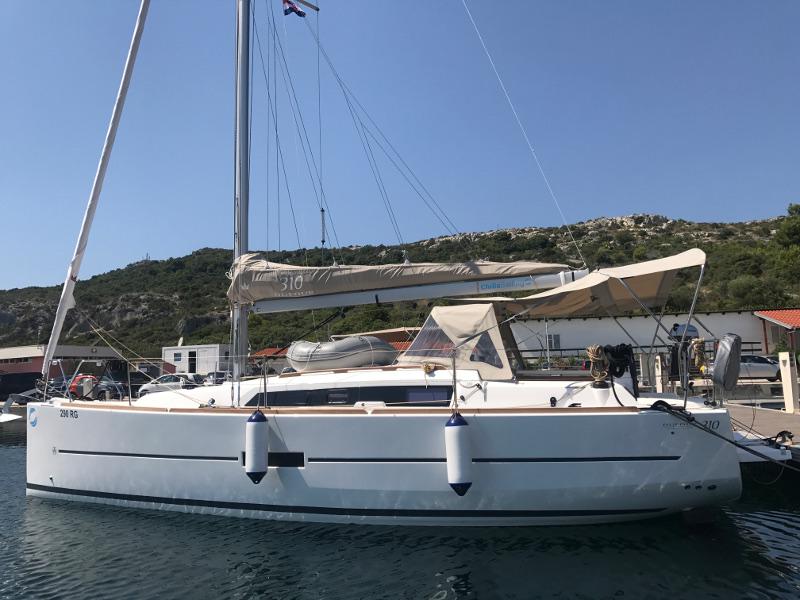 Book yachts online - sailboat - Dufour 310 Grand Large - MIO 2018 - rent