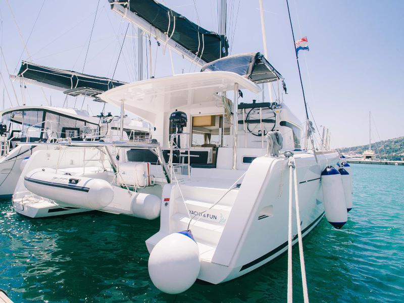 Book yachts online - catamaran - Lagoon 39 - Monique - rent