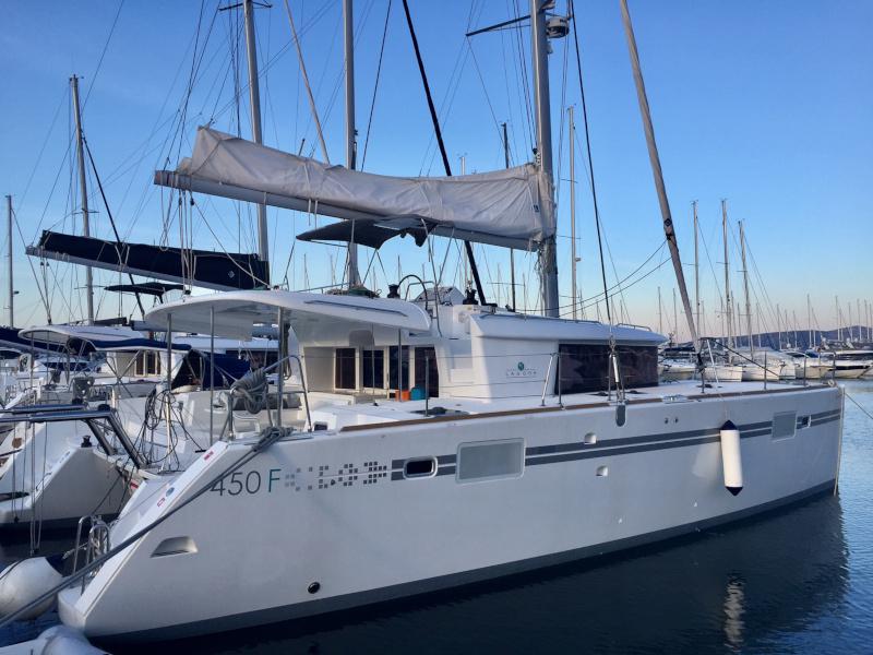 Book yachts online - catamaran - Lagoon 450  Flybridge - Diva - rent