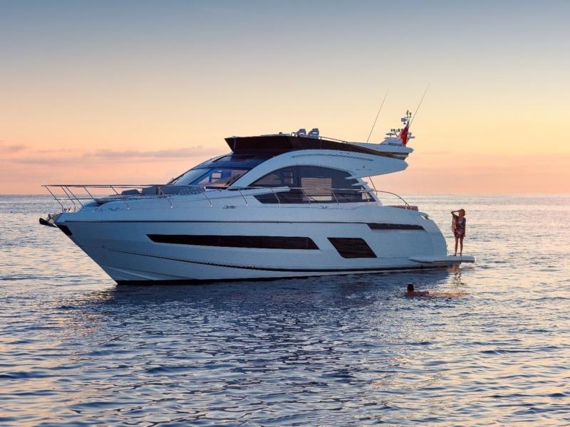 Book yachts online - motorboat - Fairline Squadron 53 - Squadron 53 - rent