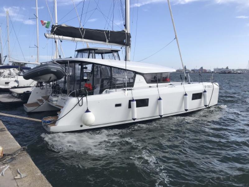 Book yachts online - catamaran - Lagoon 42 - Beta Serpentis (A/C, WM, Generator, Inverter) - rent