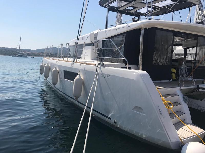 Book yachts online - catamaran - Lagoon 52F (5 cab) - Big Mama (AC, WM, Generator, Inverter, Tender Lift) - rent