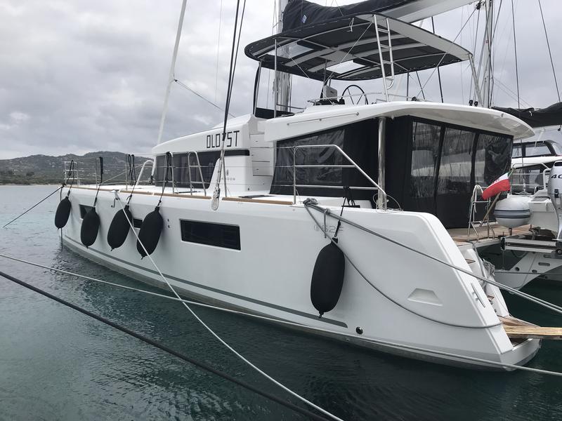 Book yachts online - catamaran - Lagoon 52F - 6 cab - Dugongo II (A/C, WM, Generator, Inverter, Tender Lift) - rent