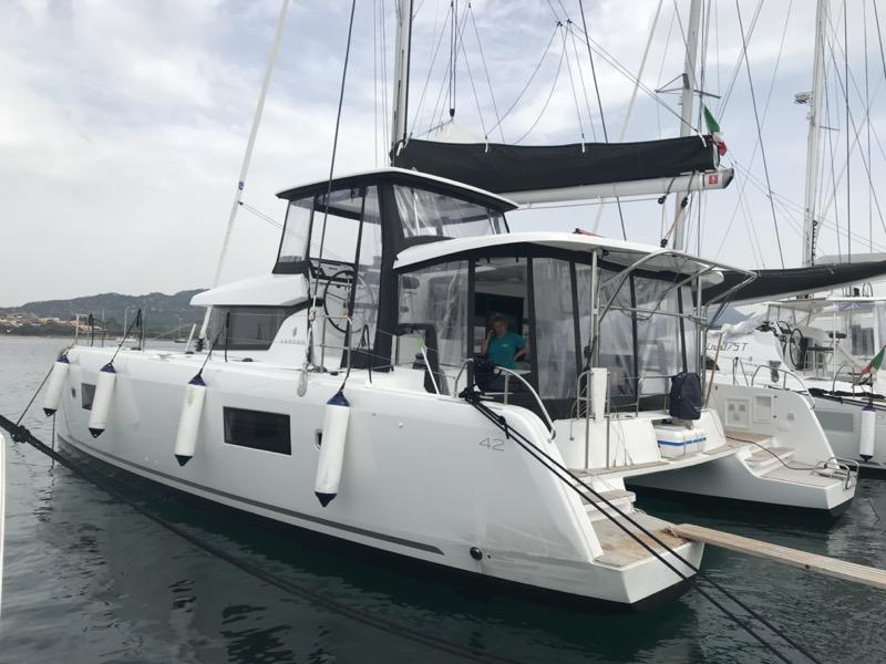 Book yachts online - catamaran - Lagoon 42 - Sammy (A/C, WM, Inverter, Generator) - rent