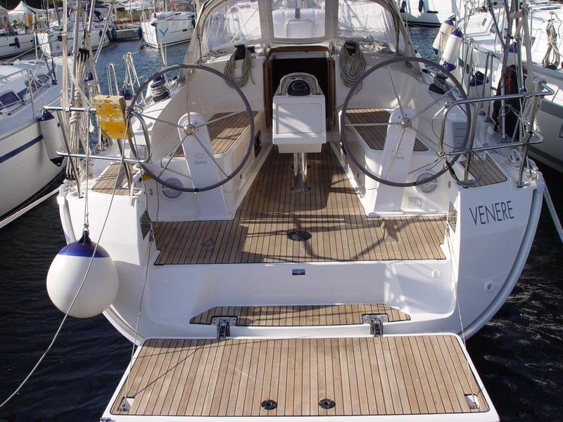 Book yachts online - sailboat - Bavaria Cruiser 37 - Venere - rent