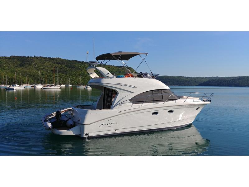 Book yachts online - motorboat - Beneteau Antares 36 Fly - JOIA - rent