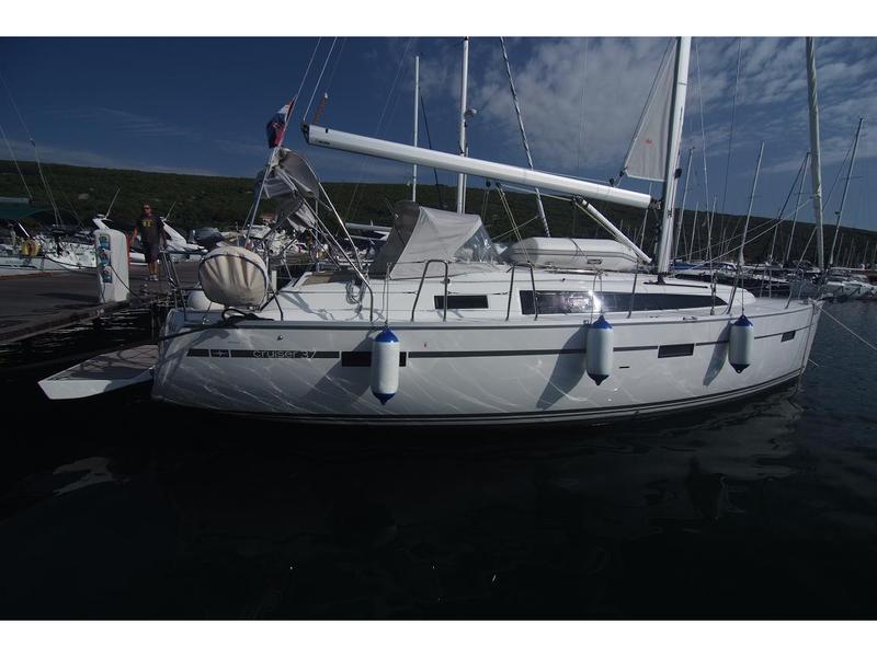 Book yachts online - sailboat - Bavaria Cruiser 37 - JUGO - rent