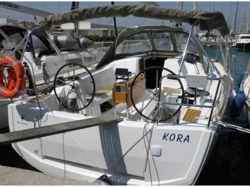Book yachts online - sailboat - Sun Odyssey 349 - KORA - rent