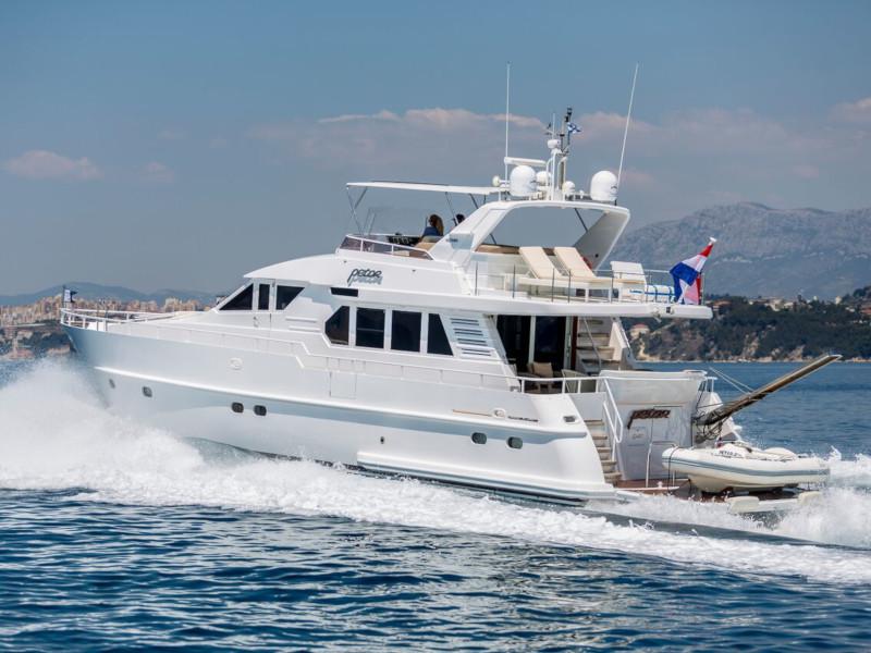 Book yachts online - motorboat - Moonen 65 - Petar - rent