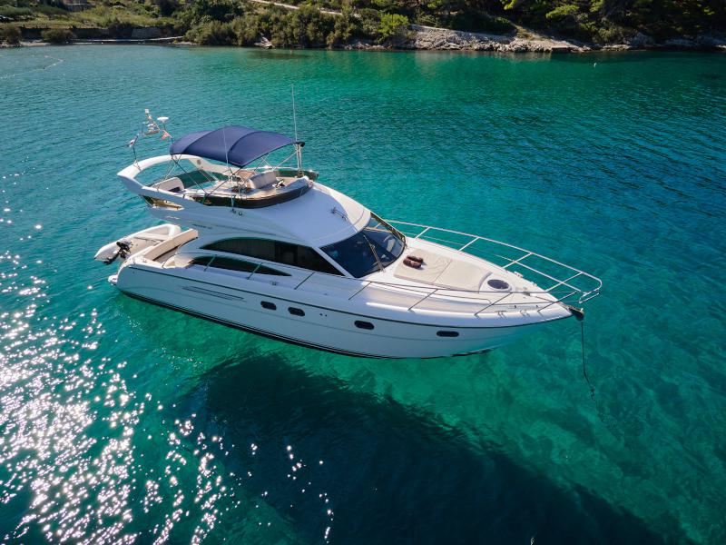 Book yachts online - motorboat - Princess 42 - Touché - rent