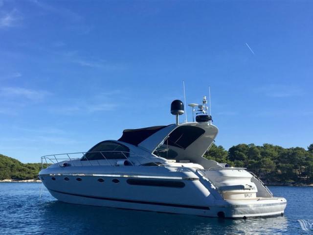 Book yachts online - motorboat - Fairline Targa 48 - La Pietra - rent