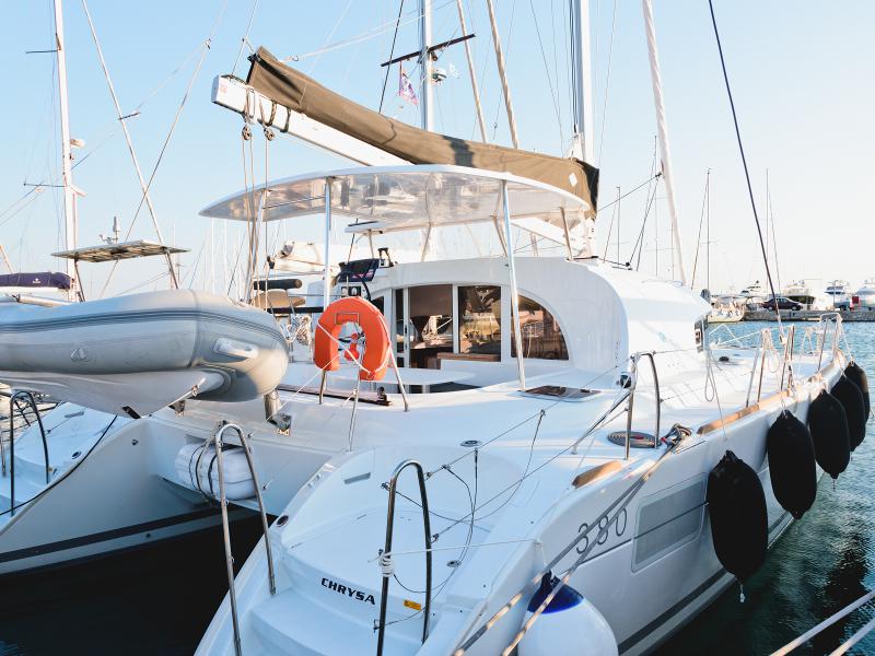 Book yachts online - catamaran - Lagoon 380 - Chrysa - rent