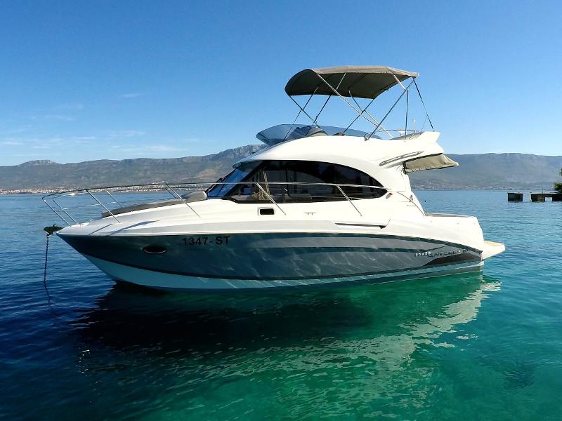 Book yachts online - motorboat - Antares 30 Fly - Lumar SeaMotion - rent