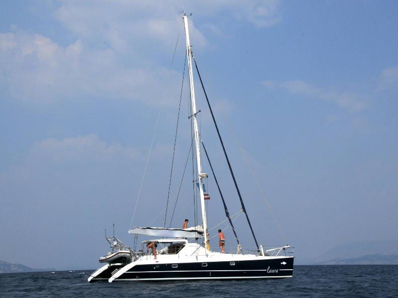 Book yachts online - catamaran - Privilege 45 - Laura - rent