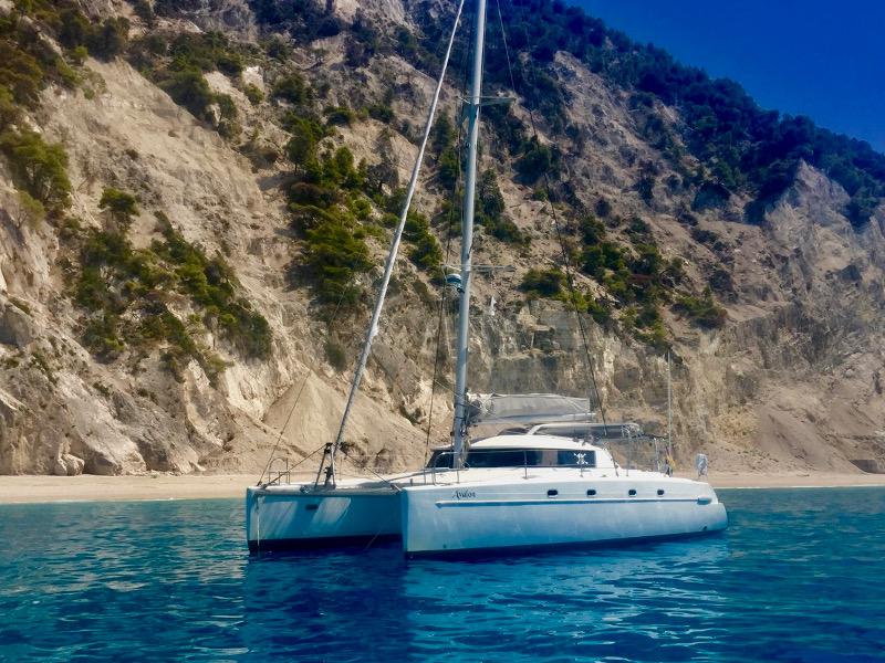 Book yachts online - catamaran - Fountaine Pajot Belize 43 - Avalon - rent