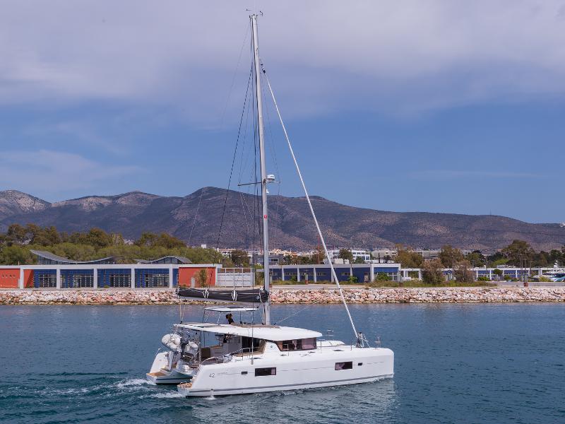 Book yachts online - catamaran - Lagoon 42 - San Giorgio - rent