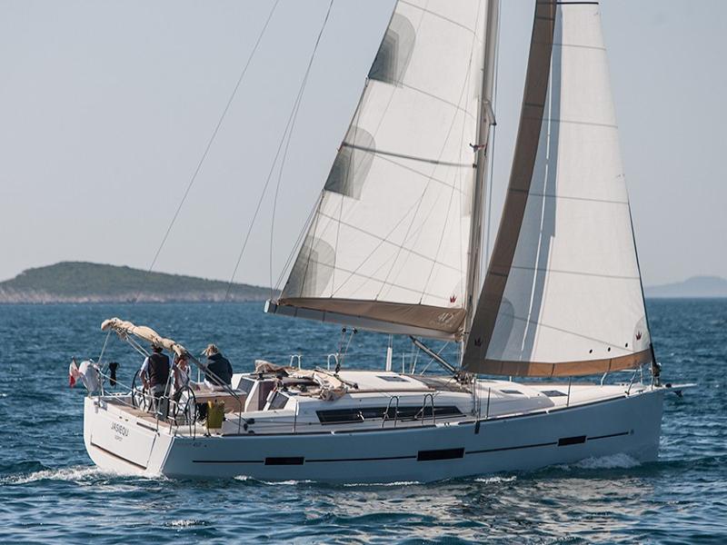 Book yachts online - sailboat - Dufour 412 Grand Large - Jasiequ (blue hull) - rent