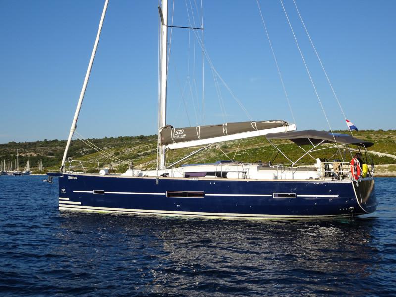 Book yachts online - sailboat - Dufour 520 GL - NOTUS - BLUE HULL, AC+GEN., UNDERWATER LIGHTS - rent