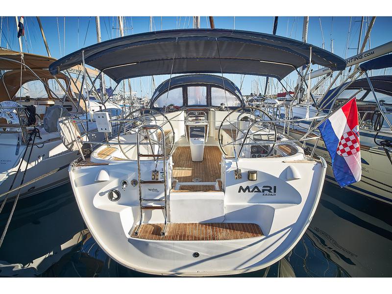 Book yachts online - sailboat - Sun Odyssey 43 - Mari (Mainsail 2015, Genoa 2013) - rent