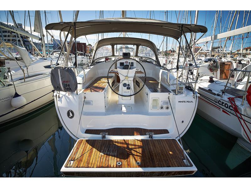 Book yachts online - sailboat - Bavaria 36 Cruiser - White pearl - rent