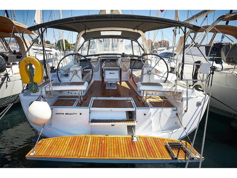 Book yachts online - sailboat - Oceanis 41.1. - White Beauty - rent