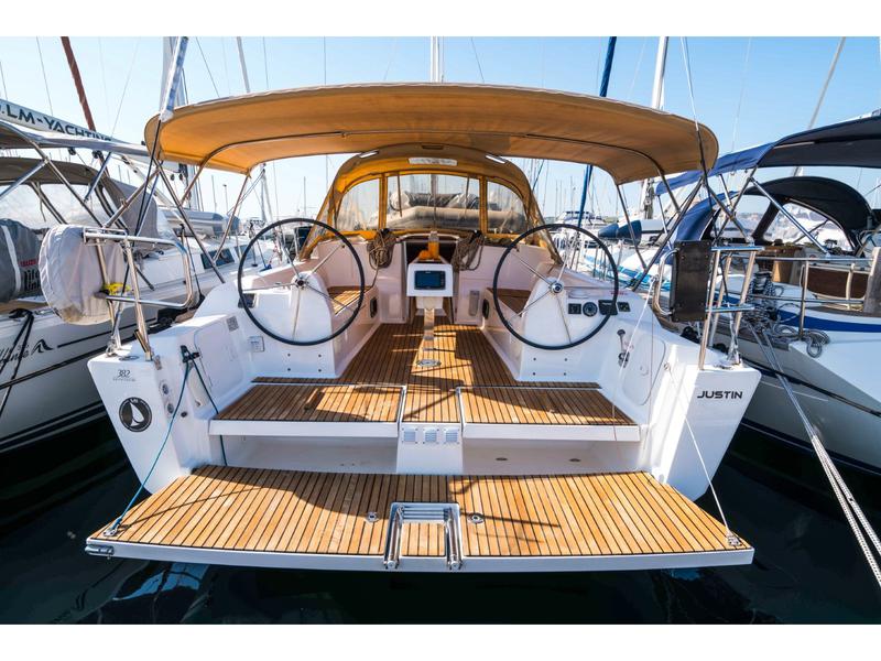 Book yachts online - sailboat - Dufour 382 GL - Justin - rent
