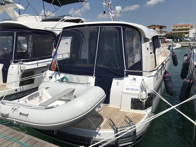 Book yachts online - motorboat - Nimbus 365 Coupé - Joko - rent