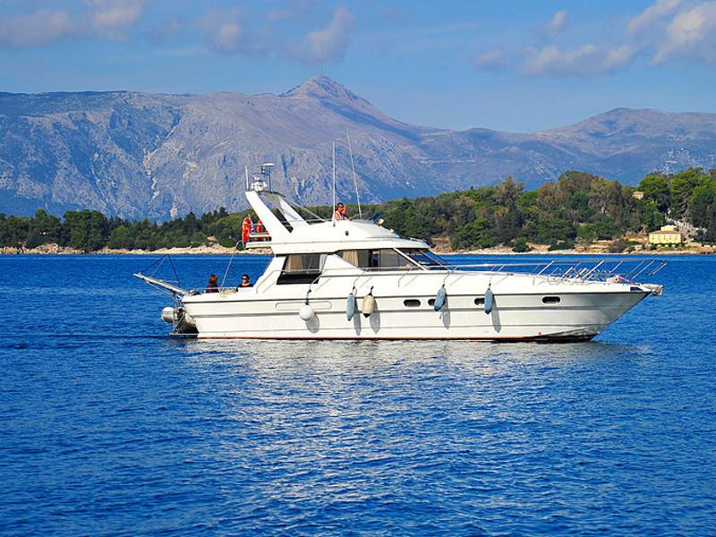 Book yachts online - motorboat - Princess 45 - Captain Nikos - rent