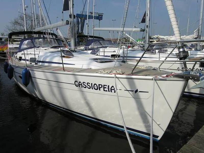 Book yachts online - sailboat - Bavaria 37 Cruiser - Mio - rent