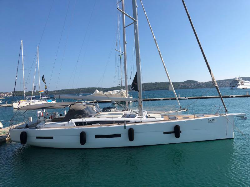 Book yachts online - sailboat - Dufour 56 Exclusive - Nomi fully equipped white hull - rent