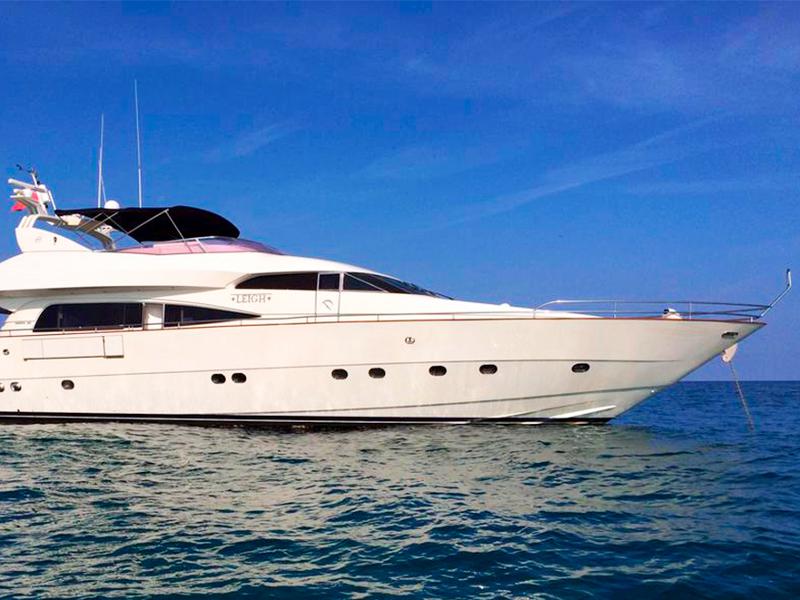 Book yachts online - motorboat - Mochi Craft 85 - Leigh - rent