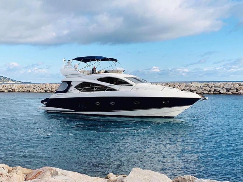 Book yachts online - motorboat - Sunseeker Manhattan 52 - Blue Amber - rent