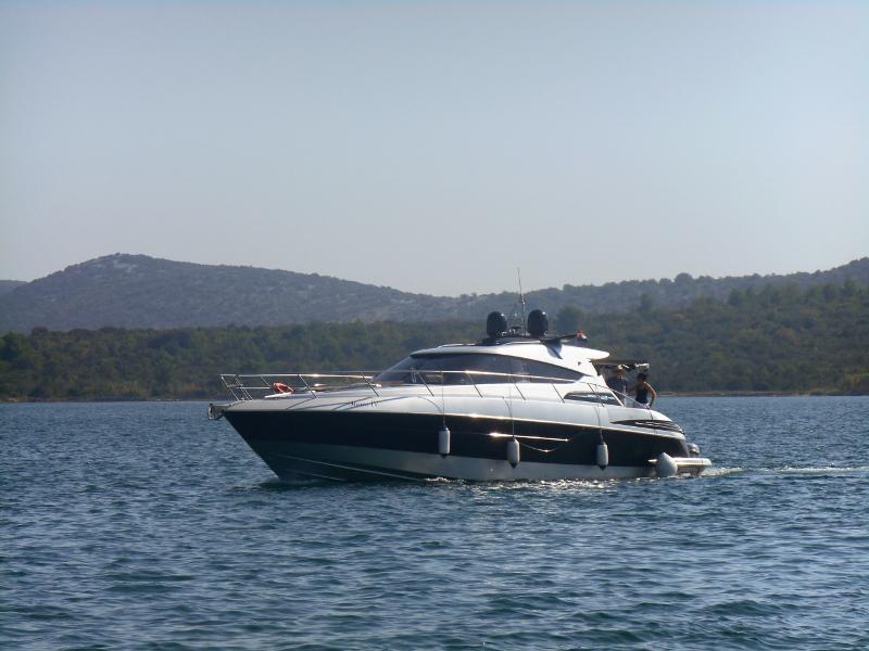 Book yachts online - motorboat - Elan Power 48 - MARTA IV - rent