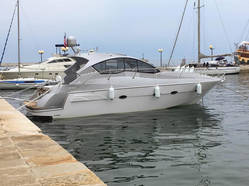 Book yachts online - motorboat - Mirakul 40 - MARTA V - rent