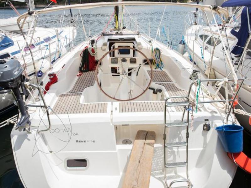 Book yachts online - sailboat - Oceanis 31 - So-Ni - rent