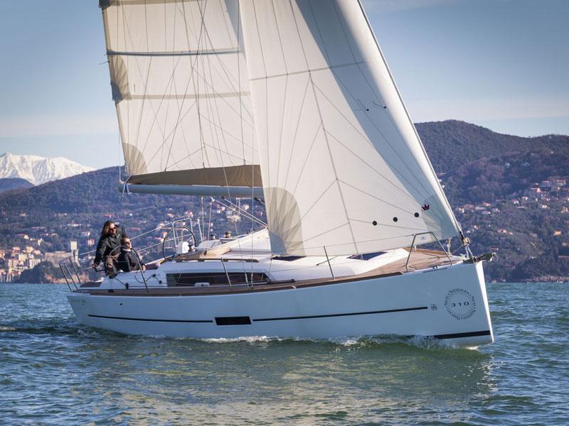 Book yachts online - sailboat - Dufour 310 Grand Large - Inezic - rent