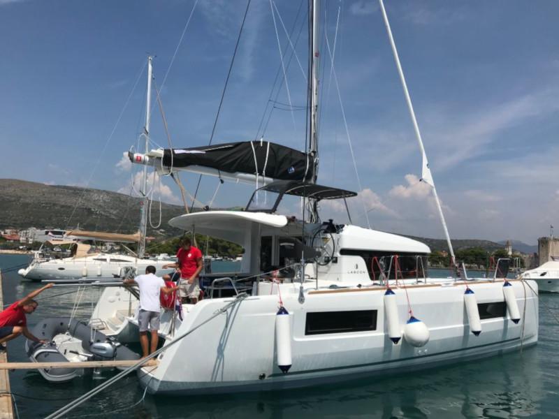 Book yachts online - catamaran - Lagoon 40 - Nathalie - rent