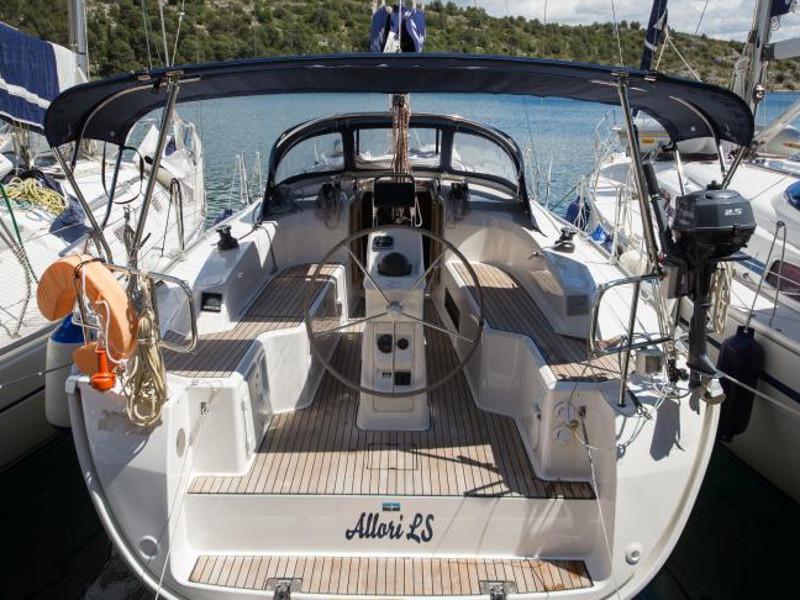 Book yachts online - sailboat - Bavaria Cruiser 33 (4) - Allori - rent
