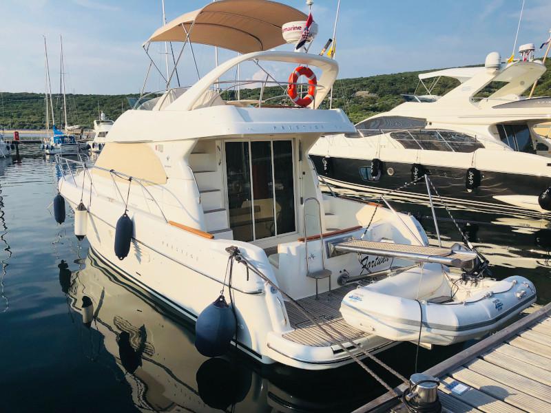 Book yachts online - motorboat - Prestige 36 Fly - Fortuna - rent