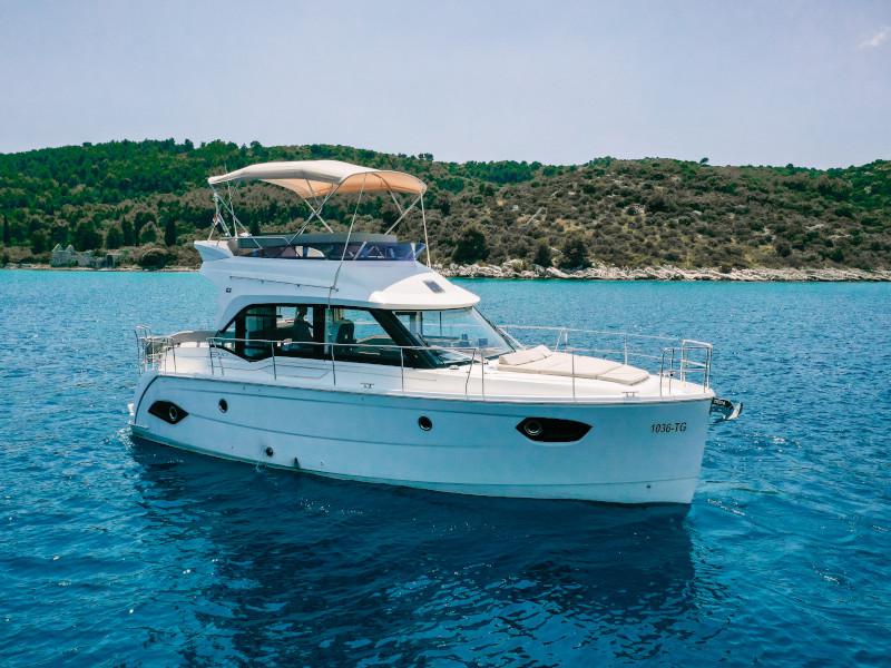 Book yachts online - motorboat - Bavaria E40 Fly - Ivona - rent