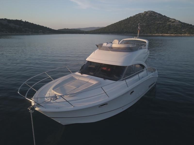 Book yachts online - motorboat - Antares 36 - Solavis - rent