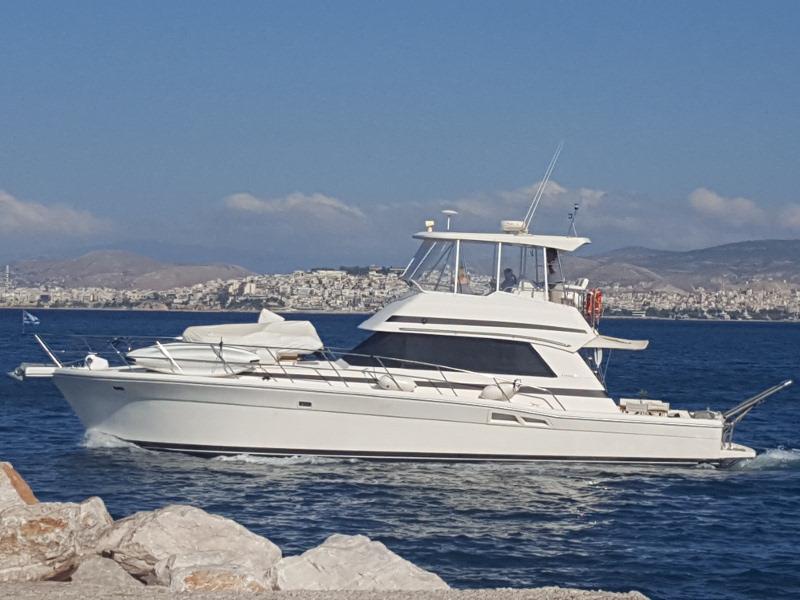 Book yachts online - motorboat - Riviera 48 - Marina - rent