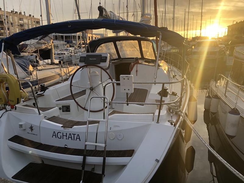 Book yachts online - sailboat - Sun Odyssey 36i - Agatha  - rent