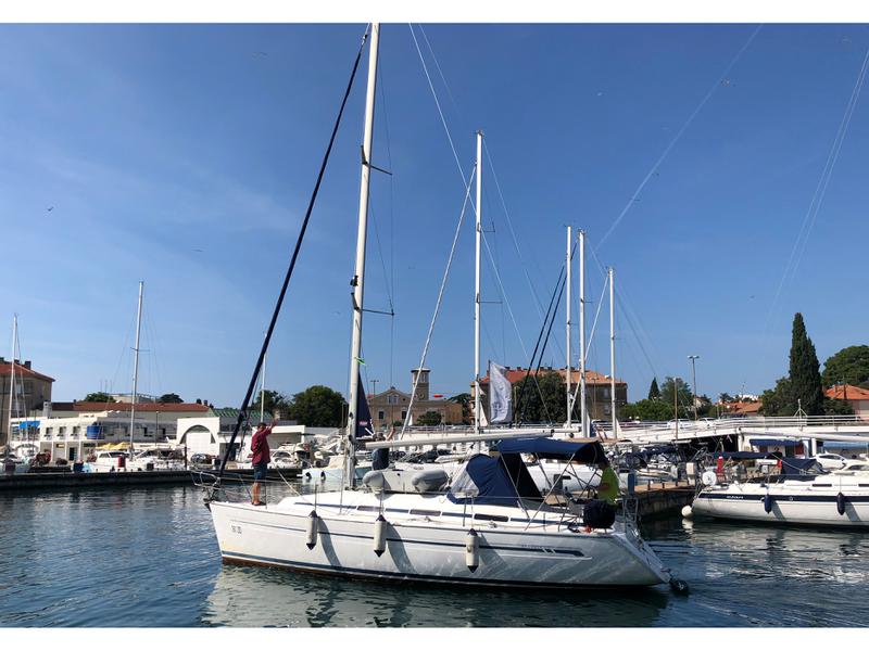Book yachts online - sailboat - Bavaria 32 - Lucija  - sails 2018/solar panels - rent