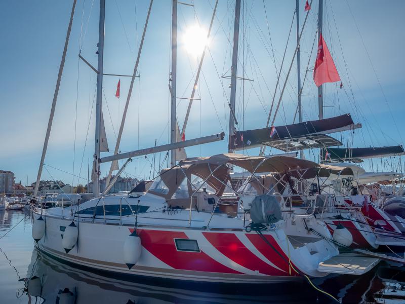 Book yachts online - sailboat - Elan 40 Impression - Despacito - rent