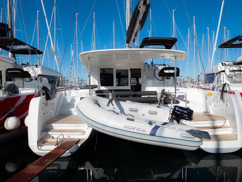 Book yachts online - catamaran - Lagoon 40 - Chingi Lingy - rent