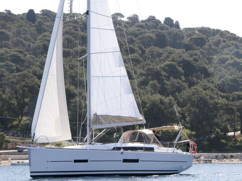 Book yachts online - sailboat - Dufour 382 Grand Large - 3 cab - Henry - rent