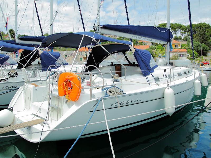 Book yachts online - sailboat - Beneteau Cyclades 43.4 - TIGRIS - rent