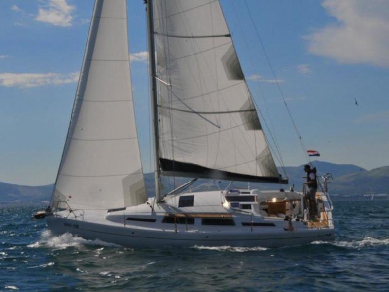 Book yachts online - sailboat - Hanse 345 - Blue Horizon - rent